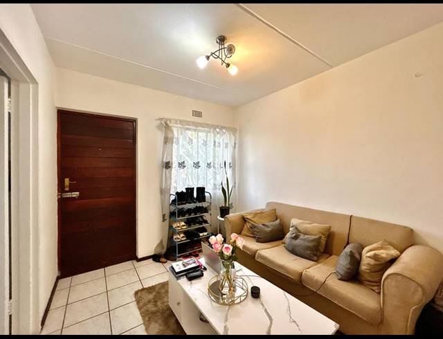 1 BEDROOM APARTMENT FOR SALE IN SANDOWN